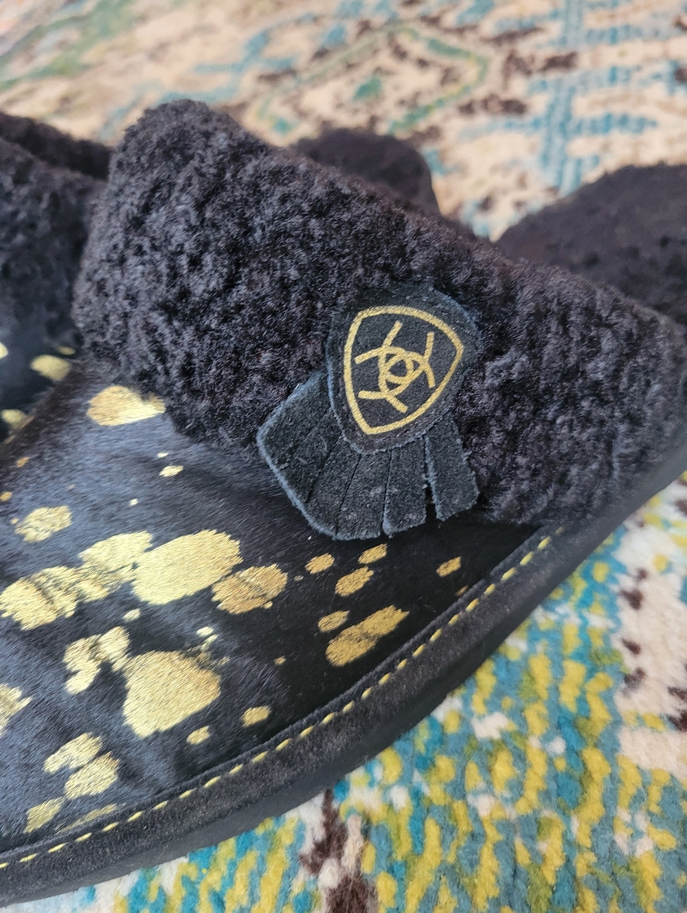 Ariat Jackie Square Toe Exotic Slippers In Black Gold Fuzzy Soft Shoes, Size 9 - Picture 4 of 8